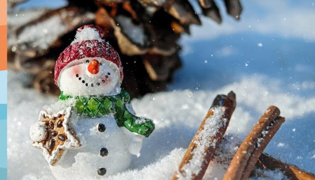 Mini-Schneemann im Kunstschnee