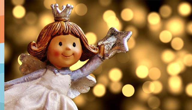 Engelchen vor unscharf glitzerndem Hintergrund